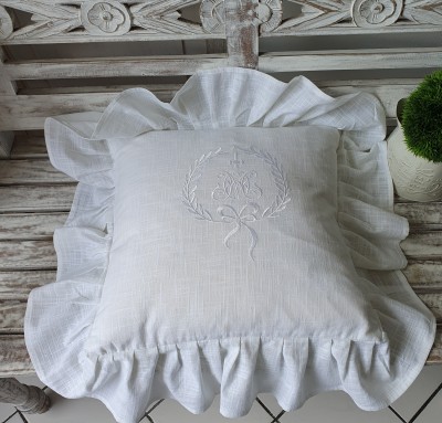 B-Ware Stuhlkissenoder Kissen Bezug AMALIE WEIß Volant 4 Seiten Baumwolle Bestickt Landhaus Shabby  B-Ware Stuhlkissenoder Kissen Bezug AMALIE WEIß Volant 4 Seiten Baumwolle Bestickt Landhaus Shabby