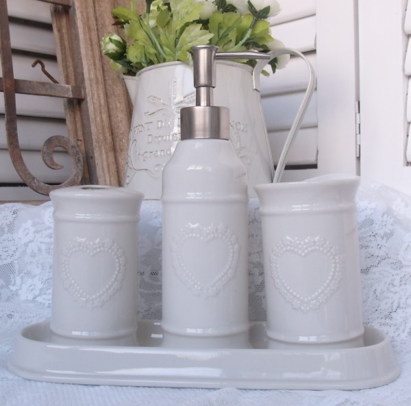 Bad Set CREAM HEART 4-teilig Seifenspender