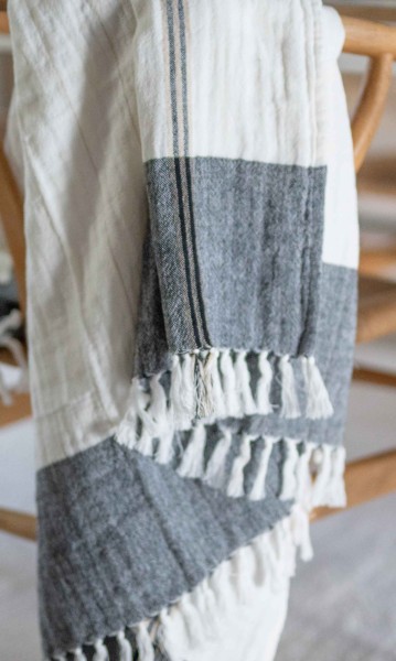 Kuscheldecke EMY Schwarz Sofadecke 130 x 170 cm Plaid Fransen Baumwolle Landhaus