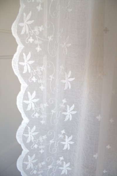 LillaBelle Gardinen Schal KAYA OFFWHITE 1 x 130x250 cm BxH(L) Bestickt Shabby Vintage Landhaus Banda