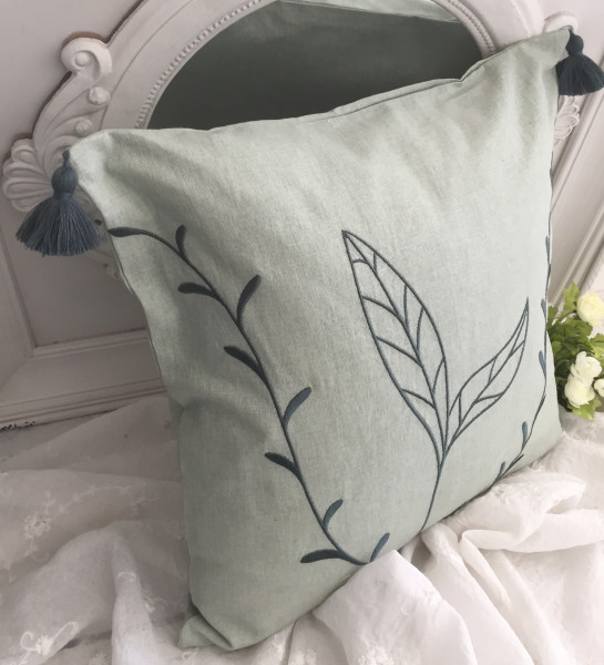 Kissenbezug CLEA Hellgrün 45x45 Leinen Baumwolle/ florale Stickerei/ Troddeln