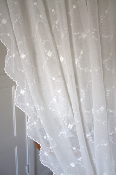 B-Ware Weiß TISCHDECKE ROSE Bestickt 140x140 cm Rosen crinkel Shabby Vintage Landhaus