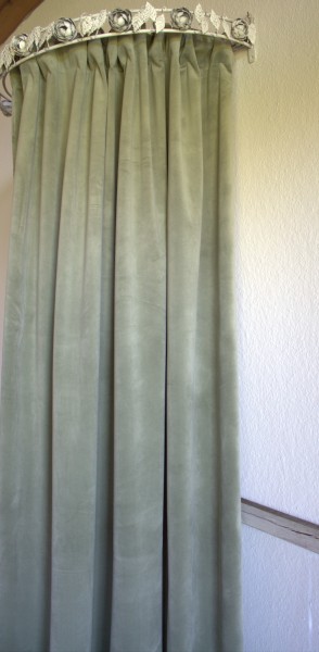 Vorhang GABRIELLA Samt LINDGRÜN 140x240 cm 2 Stück Polyester Blickdicht