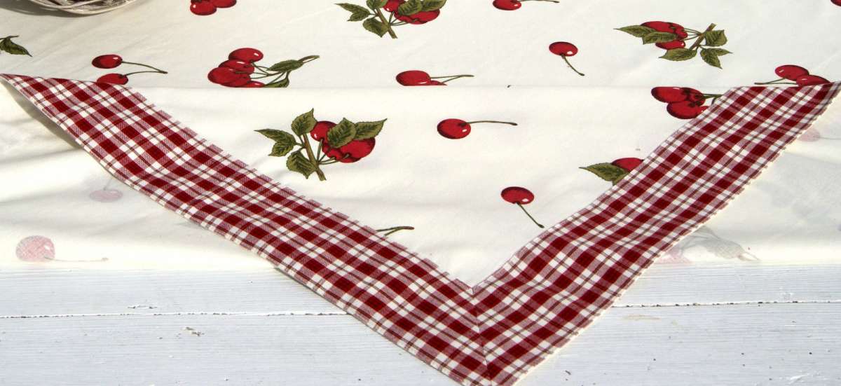 Tischdecke Mitteldecke CHERRY Rot Creme 110x110 cm | Tischdecken | Textilien