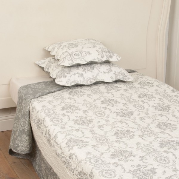 Decke Nicolo Grau 150x150 Tagesdecke Krabbeldecke Creme Grau Toile De Jouy Tagesdecken Sofauberwurfe Decken Zauberhafter Landhausstil